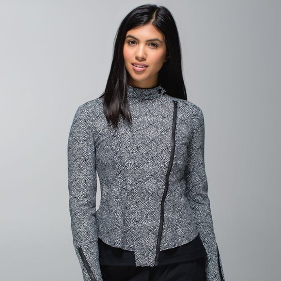 Lululemon PRISTINE Bust A Move- Peplum Jacket Zipper Moto- white Black- Size 4/6 - Picture 4 of 16